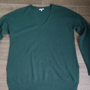 100% Cashmere Women's V-Neck Sweater - Green
